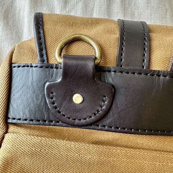 Filson Medium Rugged Twill Field Bag - Picture 11 of 16